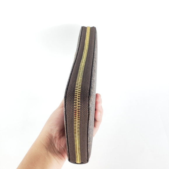 MICHAEL KORS LARGE ZIP A ROUND MK BROWN WALLET - Picture 6 of 12